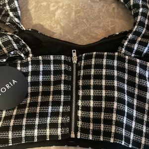 NWT Storia black and white back zip up crop top